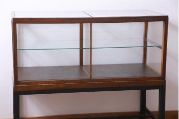 レトロ家具　脚付リメイク　シンプルでレトロな作りのガラスケース(ショーケース、陳列棚)