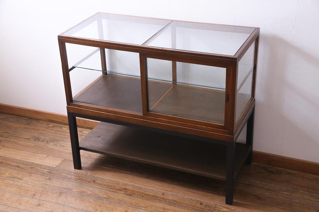 レトロ家具　脚付リメイク　シンプルでレトロな作りのガラスケース(ショーケース、陳列棚)
