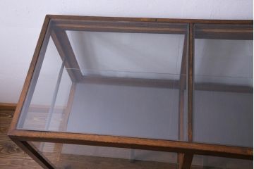 レトロ家具　脚付リメイク　シンプルでレトロな作りのガラスケース(ショーケース、陳列棚)