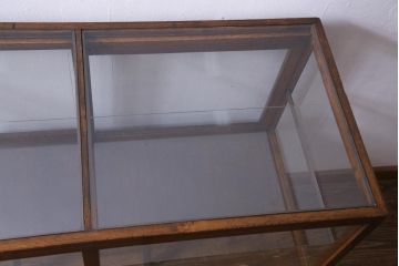 レトロ家具　脚付リメイク　シンプルでレトロな作りのガラスケース(ショーケース、陳列棚)
