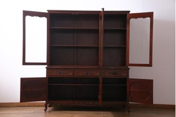 ヴィンテージ家具　ビンテージ　カリン材　高級品　美しい木肌と品のある佇まいが魅力的な食器棚(収納棚、カップボード、花梨材)