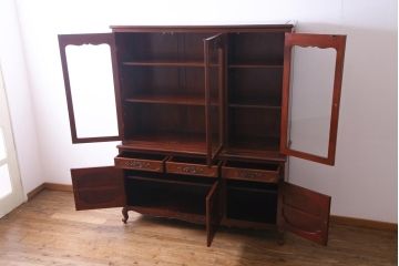 ヴィンテージ家具　ビンテージ　カリン材　高級品　美しい木肌と品のある佇まいが魅力的な食器棚(収納棚、カップボード、花梨材)