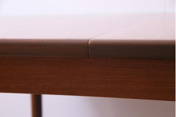 ヴィンテージ家具　北欧ビンテージ　G-PLAN(ジープラン)　チーク材　柔らかな木の風合いが魅力的なエクステンションテーブル(ダイニングテーブル)