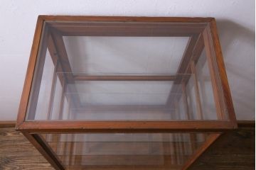 レトロ家具　和製アンティーク　パタパタ扉付き!　レトロで可愛らしい脚付きガラスケース(ショーケース)