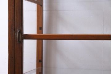 レトロ家具　和製アンティーク　パタパタ扉付き!　レトロで可愛らしい脚付きガラスケース(ショーケース)