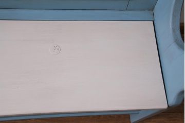 アンティーク家具　フランスアンティーク　パイン材　爽やかなペイントカラーが可愛らしい木製ベンチ(チャーチベンチ)