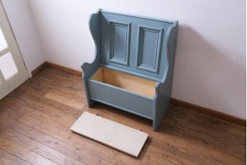 アンティーク家具　フランスアンティーク　パイン材　爽やかなペイントカラーが可愛らしい木製ベンチ(チャーチベンチ)