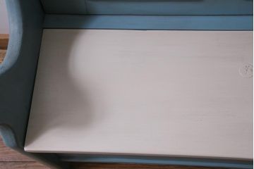 アンティーク家具　フランスアンティーク　パイン材　爽やかなペイントカラーが可愛らしい木製ベンチ(チャーチベンチ)