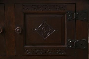 アンティーク家具　イギリスアンティーク　オーク材　堅牢な佇まいが存在感のある収納付きベンチ