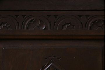 アンティーク家具　イギリスアンティーク　オーク材　堅牢な佇まいが存在感のある収納付きベンチ