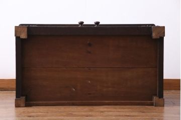 アンティーク家具　イギリスアンティーク　オーク材　堅牢な佇まいが存在感のある収納付きベンチ