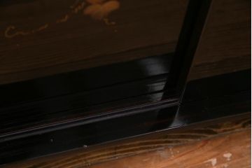 中古　伝統工芸品　輪島塗　葡萄栗鼠の図が描かれた飾り棚(茶棚)