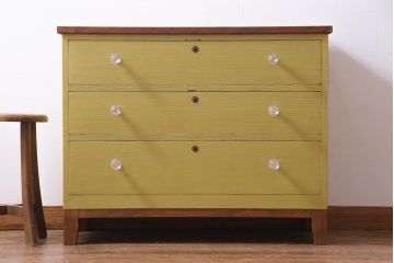 ペイント家具　ガラスの取っ手がアクセントになったリメイクチェスト(引き出し、リビングボード、テレビボード)