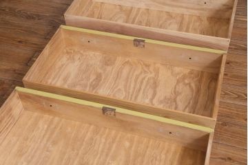 ペイント家具　ガラスの取っ手がアクセントになったリメイクチェスト(引き出し、リビングボード、テレビボード)