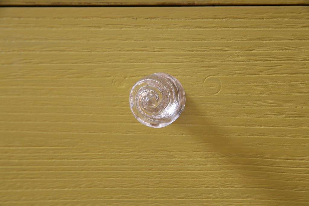 ペイント家具　ガラスの取っ手がアクセントになったリメイクチェスト(引き出し、リビングボード、テレビボード)