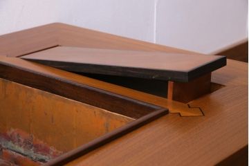アンティーク雑貨　中古　指物家具　ケヤキ・桐・鉄刀木　カラクリ付きの高級な関西火鉢(長火鉢、囲炉裏)