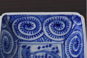 古民具・骨董　染付　蛸唐草紋　はっきりとした藍が美しい角皿2枚セット(長皿)