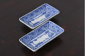 古民具・骨董　染付　蛸唐草紋　はっきりとした藍が美しい角皿2枚セット(長皿)(1)