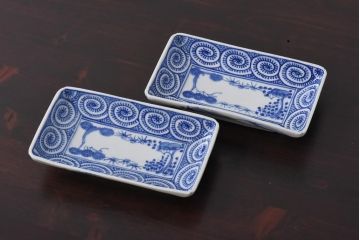 古民具・骨董　染付　蛸唐草紋　はっきりとした藍が美しい角皿2枚セット(長皿)(2)