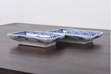 古民具・骨董　染付　蛸唐草紋　はっきりとした藍が美しい角皿2枚セット(長皿)(3)
