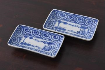 明治期　染付　人気を誇る蛸唐草紋の角皿2枚セット(長皿)(1)