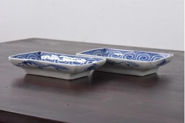 明治期　染付　人気を誇る蛸唐草紋の角皿2枚セット(長皿)(1)