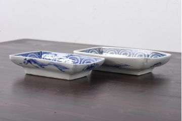 明治期　染付　人気を誇る蛸唐草紋の角皿2枚セット(長皿)(2)