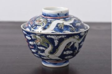 古民具・骨董　龍の図　色絵　独特な絵柄の蓋付き茶碗2客セット(和食器)(1)