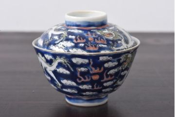 古民具・骨董　龍の図　色絵　独特な絵柄の蓋付き茶碗2客セット(和食器)(1)