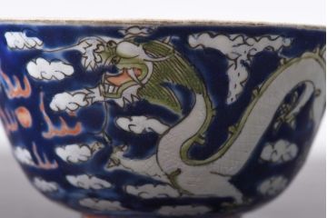 古民具・骨董　龍の図　色絵　独特な絵柄の蓋付き茶碗2客セット(和食器)(1)