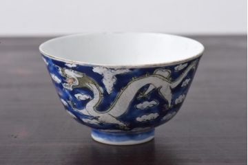 古民具・骨董　龍の図　色絵　独特な絵柄の蓋付き茶碗2客セット(和食器)(2)