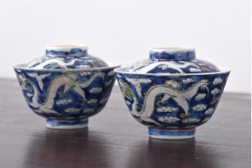 古民具・骨董　龍の図　色絵　独特な絵柄の蓋付き茶碗2客セット(和食器)(2)