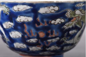 古民具・骨董　龍の図　色絵　独特な絵柄の蓋付き茶碗2客セット(和食器)(2)