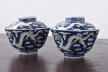 古民具・骨董　龍の図　色絵　独特な絵柄の蓋付き茶碗2客セット(和食器)(3)