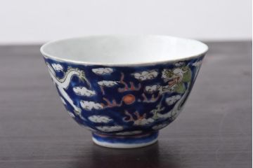 古民具・骨董　龍の図　色絵　独特な絵柄の蓋付き茶碗2客セット(和食器)(3)