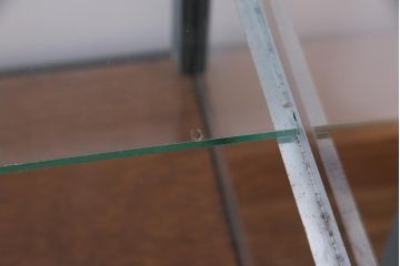 ペイント家具　メンズライクな雰囲気のガラスケース(ショーケース、飾り棚、陳列棚)