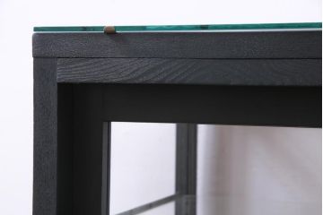 ペイント家具　メンズライクな雰囲気のガラスケース(ショーケース、飾り棚、陳列棚)