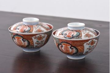 和製アンティーク　豊かな彩りを感じる色絵の蓋付き茶碗2客セット(和食器)