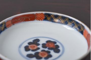 和製アンティーク　豊かな彩りを感じる色絵の蓋付き茶碗2客セット(和食器)
