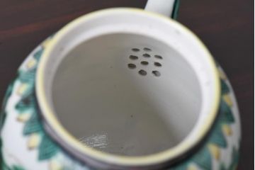 和製アンティーク　明治期　山水画　鮮やかな色彩が美しい九谷焼急須(水注、ポット)