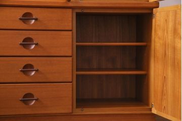 ヴィンテージ家具　ビンテージ　日田工芸　マキシムシリーズ　絶版品　チーク・ローズウッド材　北欧風デザインの食器棚(キャビネット、飾り棚)