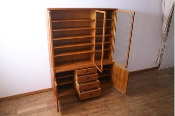 ヴィンテージ家具　ビンテージ　日田工芸　マキシムシリーズ　絶版品　チーク・ローズウッド材　北欧風デザインの食器棚(キャビネット、飾り棚)