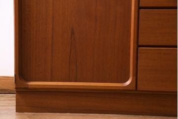 ヴィンテージ家具　ビンテージ　日田工芸　マキシムシリーズ　絶版品　チーク・ローズウッド材　北欧風デザインの食器棚(キャビネット、飾り棚)