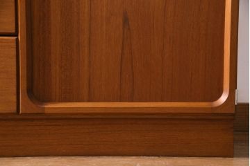 ヴィンテージ家具　ビンテージ　日田工芸　マキシムシリーズ　絶版品　チーク・ローズウッド材　北欧風デザインの食器棚(キャビネット、飾り棚)