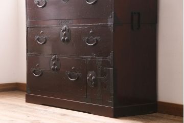 アンティーク家具　明治大正期　前面ヒノキ材　宝尽くし　錠前金具が素敵な二本松箪笥(重ね箪笥、衣装箪笥、収納箪笥、時代箪笥)(R-034900)