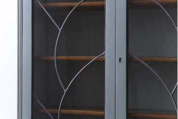 アンティーク家具　ペイント　ステンドグラス扉がお洒落なアンティークのライティングビューロー(ビューローブックケース)