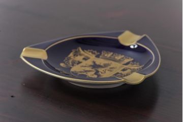 アンティーク雑貨　中古　ドイツ　LINDNER(リンドナー)　紋章が描かれた灰皿(アッシュトレー、磁器、コバルト)