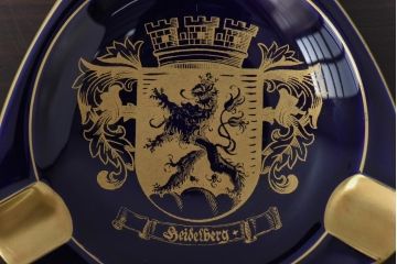 アンティーク雑貨　中古　ドイツ　LINDNER(リンドナー)　紋章が描かれた灰皿(アッシュトレー、磁器、コバルト)