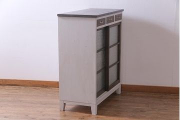 ラフジュ工房オリジナル　ダイヤガラス　古建具リメイク　ノスタルジックな脚付きペイント収納棚(戸棚)