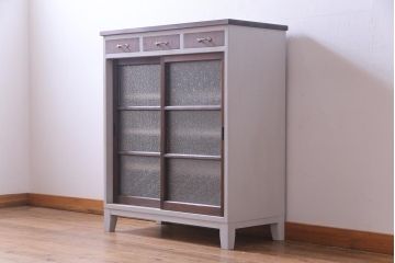 ラフジュ工房オリジナル　ダイヤガラス　古建具リメイク　ノスタルジックな脚付きペイント収納棚(戸棚)